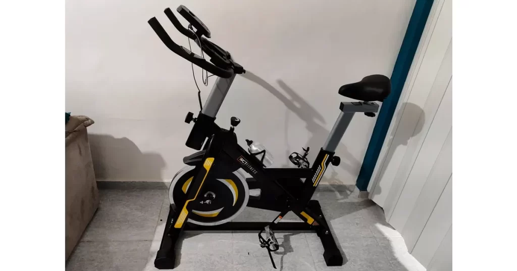 bicicleta spinning com roda de inércia de 13kg wct fitness é boa